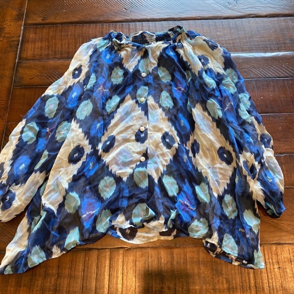 Tucker silk blouse M/L
